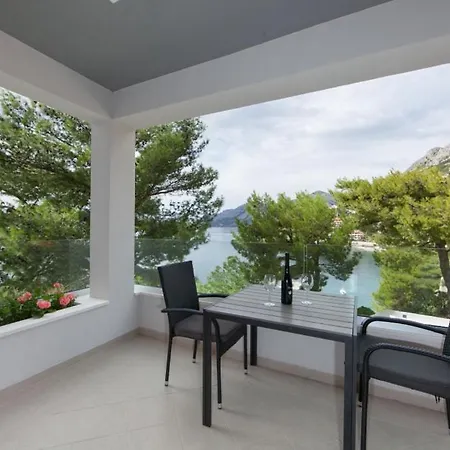 In With Sea View, Terrace, Air Conditioning, Wi-fi Apartment